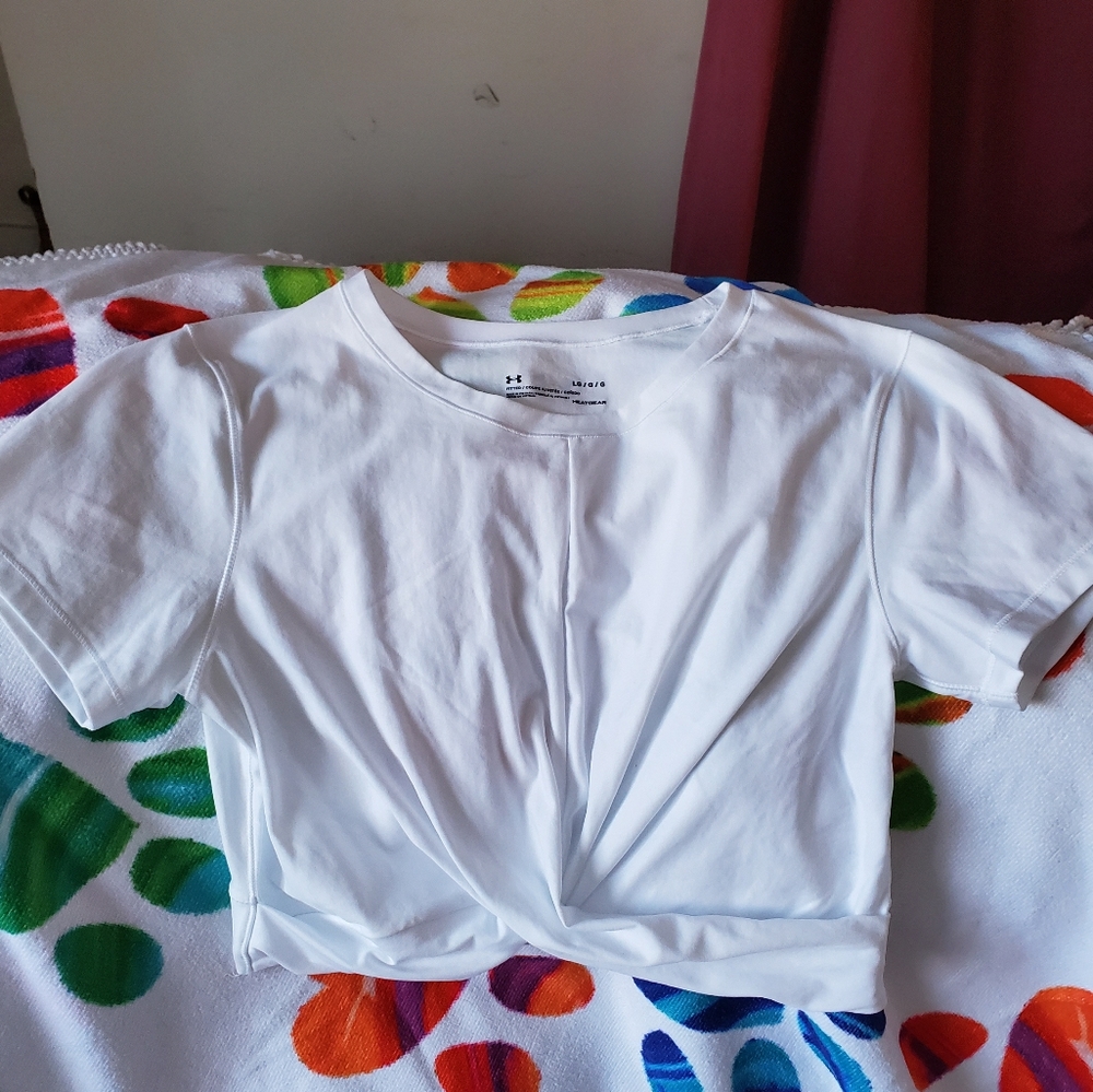 🔥SOLD🔥 Under Armour Crop Top